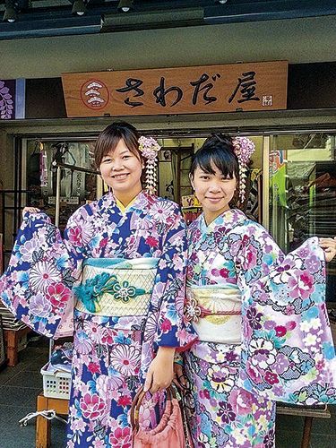 Dạo phố ngày xuân ở Asakusa Dạo phố ngày xuân ở Asakusa